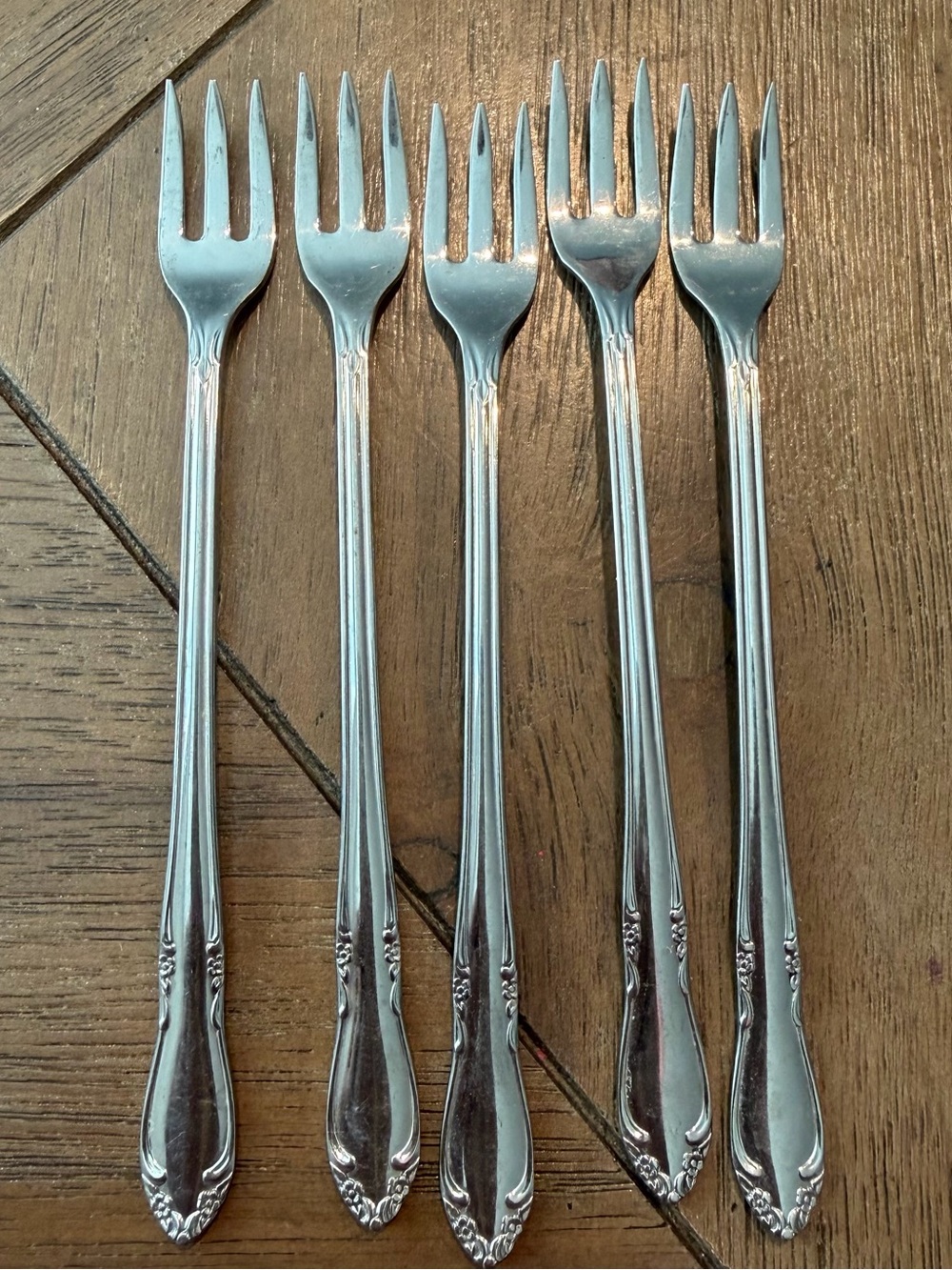 Set 5 Oneida Deluxe Stainless CHATEAU Glossy Cocktail / Seafood Forks EXCELLENT